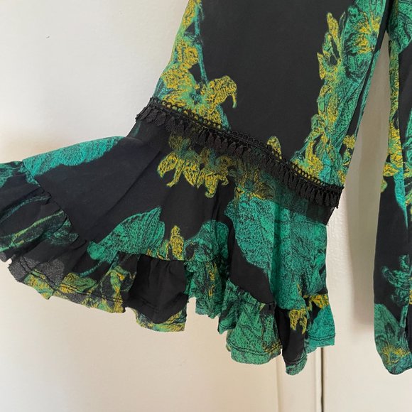Like New Kobi Halperin 100% Silk Green Floral Top with Lace Sleeves Size Small - Picture 2 of 6